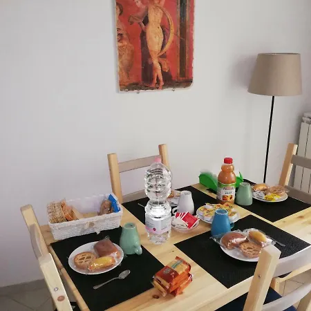 Leone & Victoria House Апартаменти Помпеї